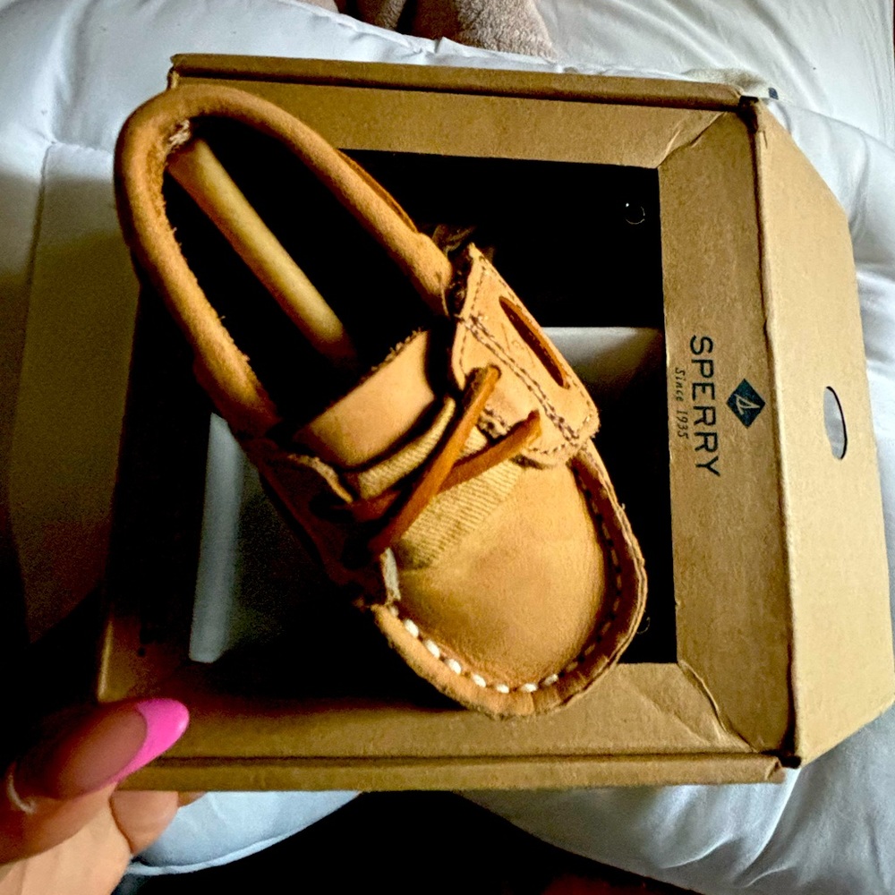 Sperry boat shoes (suede)